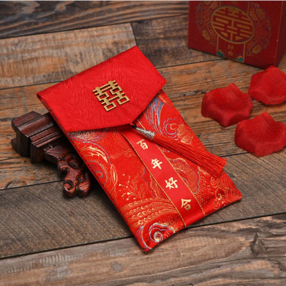 Embroidery Red - Новогодний красный конверт-хунбао из парчи с