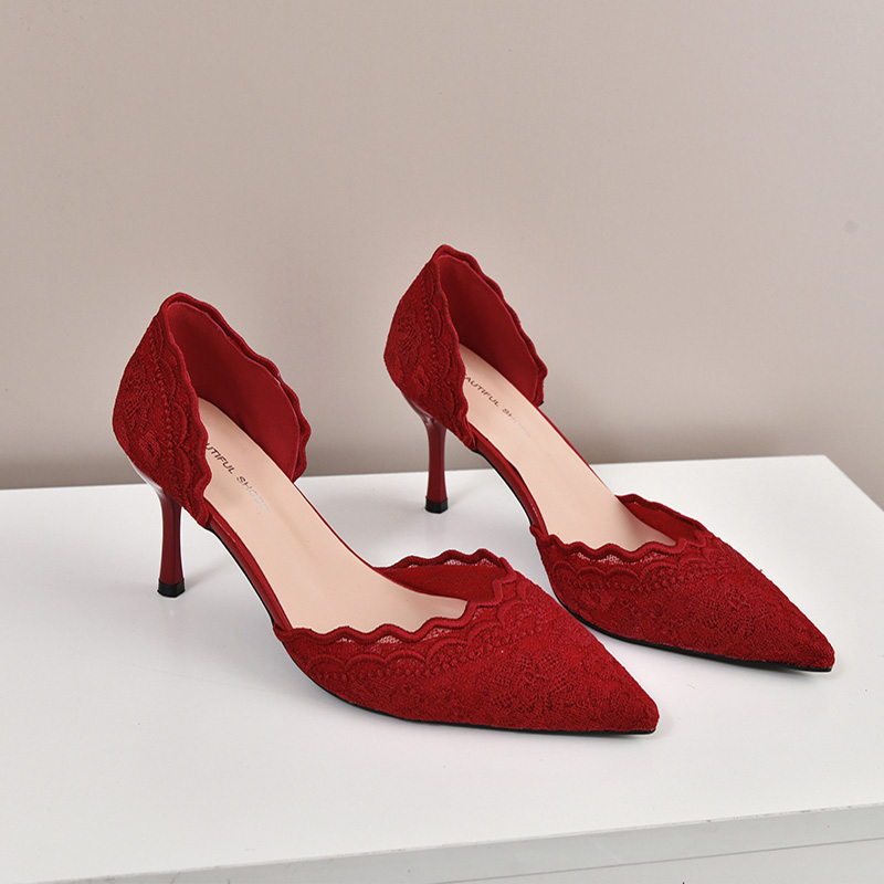 Роскошные красные, белые круже – обзор и цена Embroidery Red